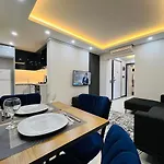 9 Modern Lux Fully Furnished アパート *