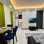 9 Modern Lux Fully Furnished アパート *